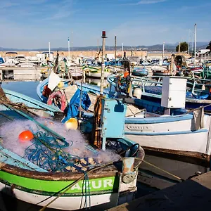 https://sea-view-3-minutes-walk-to-the-beach-bright-and-modern.fr-provencehotel.com