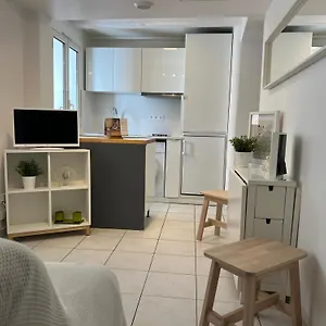 https://la-taniere-de-lours-blanc-aubagne-cassis-aix-en-provence.fr-provencehotel.com